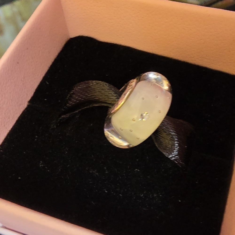 PANDORA White Murano Glass Bead With Sparkle, Silver Core. In Box. - Picture 4 of 4